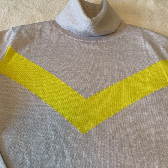 Banana Republic Sweater - Picture 2 of 4